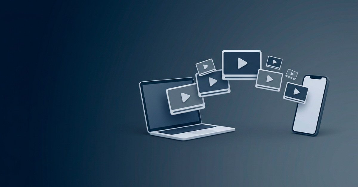 Teléfono y laptop con reproductores de video abstractos de distintos tamaños, metáfora de cápsulas corporativas